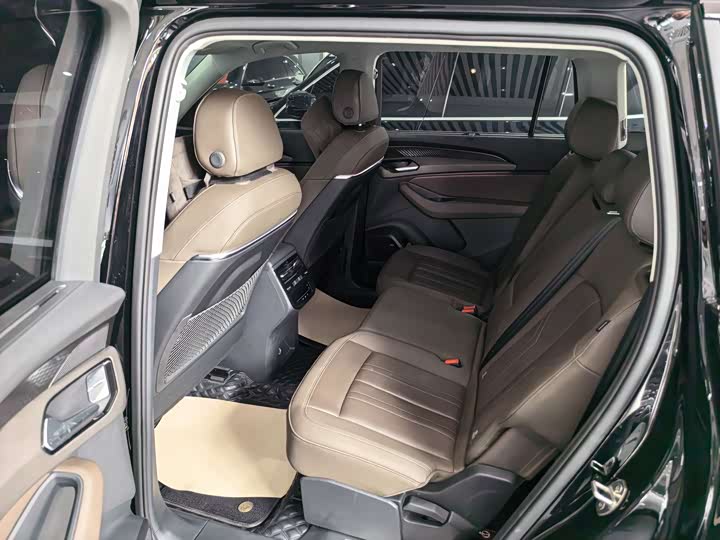 Audi Q6 2024 2024款 45 TFSI quattro 齐云型 羽林套装 7座