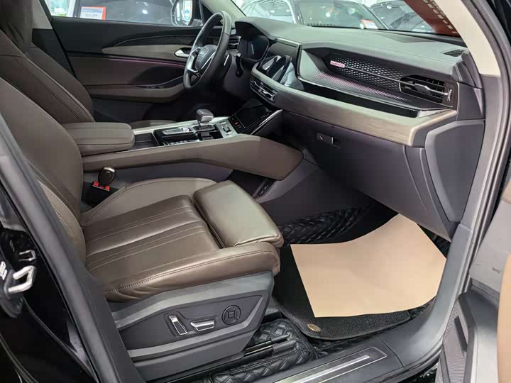 Audi Q6 2024 2024款 45 TFSI quattro 齐云型 羽林套装 7座