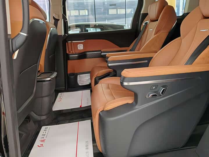 2024 Hongqi HQ9 Hybrid