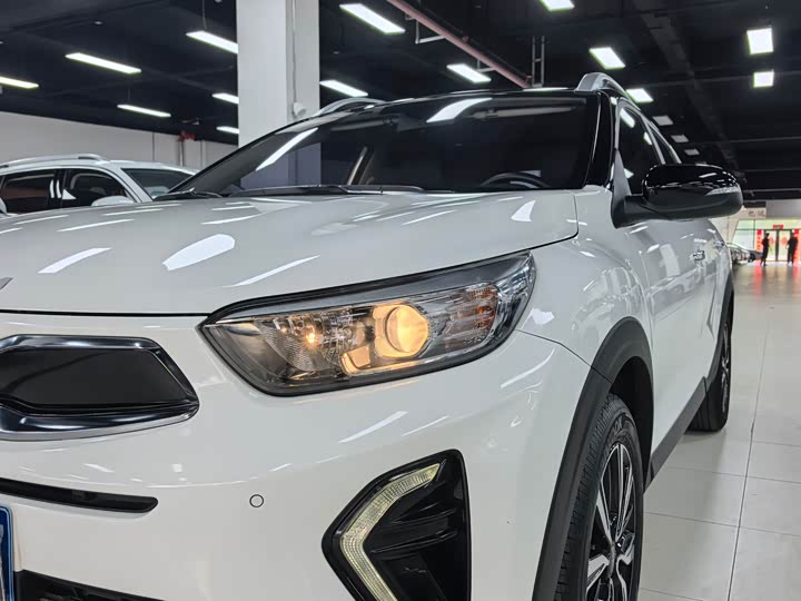 Kia KX1 2021 2021款 1.4L CVT趣享天窗款
