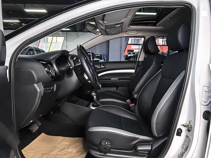 Kia KX1 2021 2021款 1.4L CVT趣享天窗款