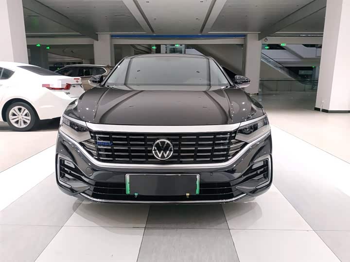 Фото 3 - Volkswagen Passat Hybrid
