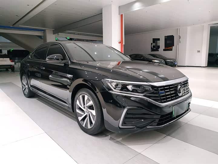 Фото 4 - Volkswagen Passat Hybrid