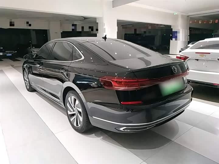 Фото 5 - Volkswagen Passat Hybrid