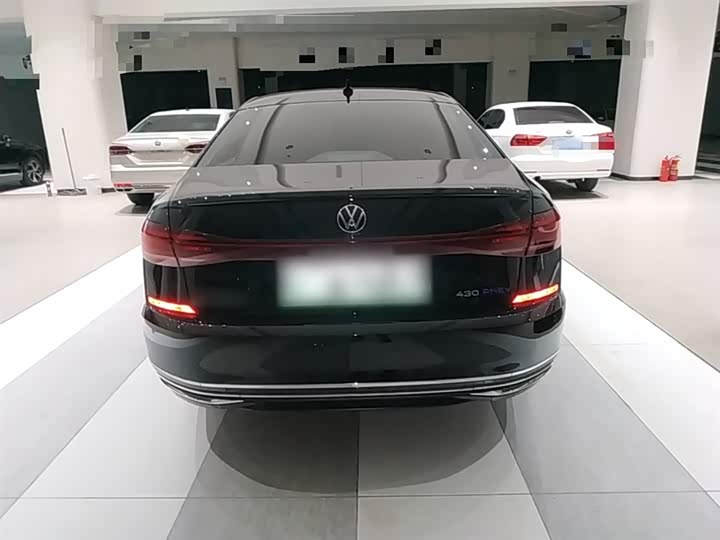 Фото 6 - Volkswagen Passat Hybrid