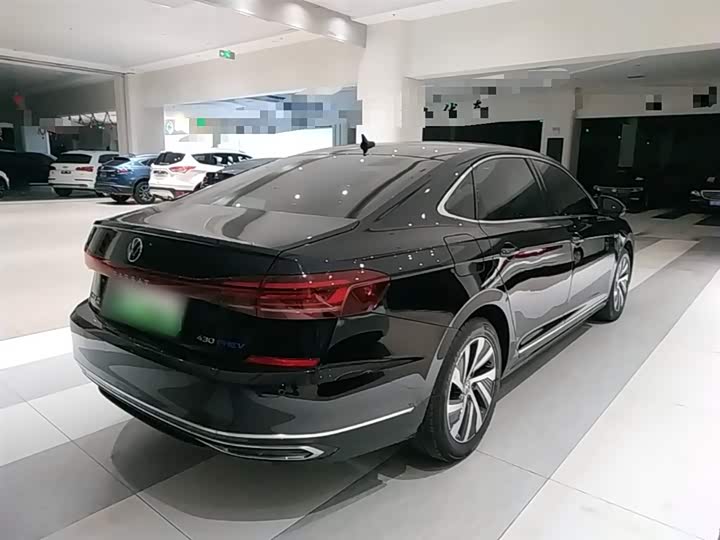 Фото 7 - Volkswagen Passat Hybrid