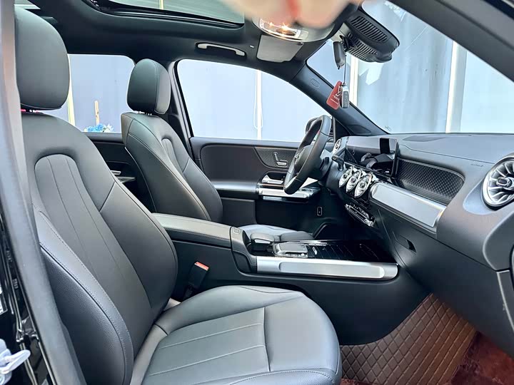 Mercedes-Benz GLB-Class 2024 2024款 GLB 220 动感型