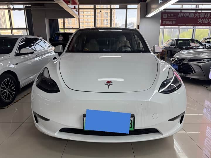Фото 2 - Tesla Model Y