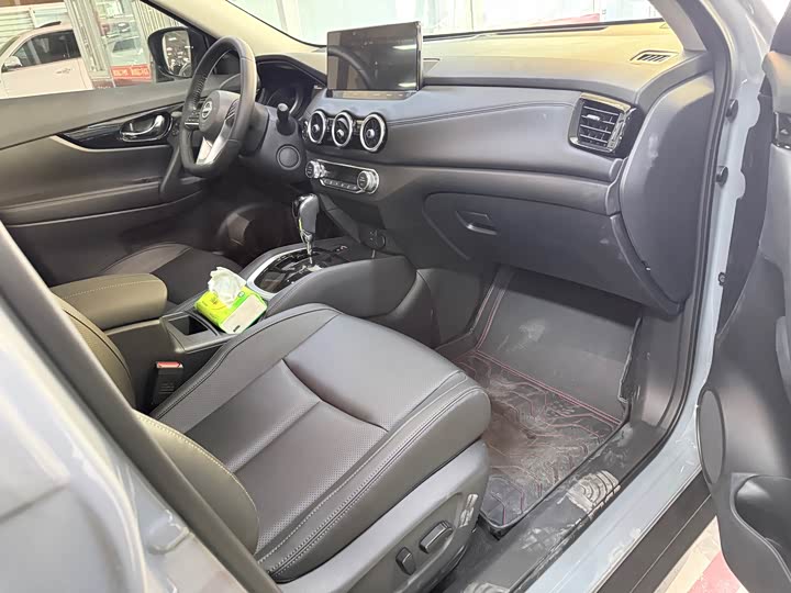 Nissan X-Trail 2025 2025款 荣誉 2.0L 两驱领先版