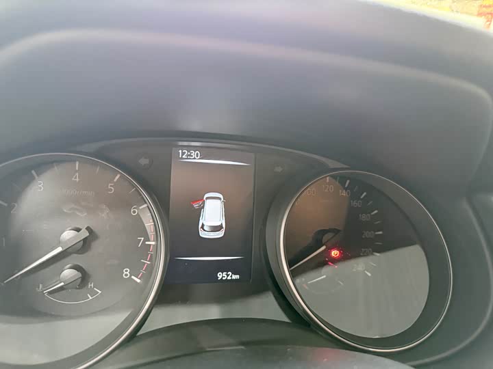 Nissan X-Trail 2025 2025款 荣誉 2.0L 两驱领先版