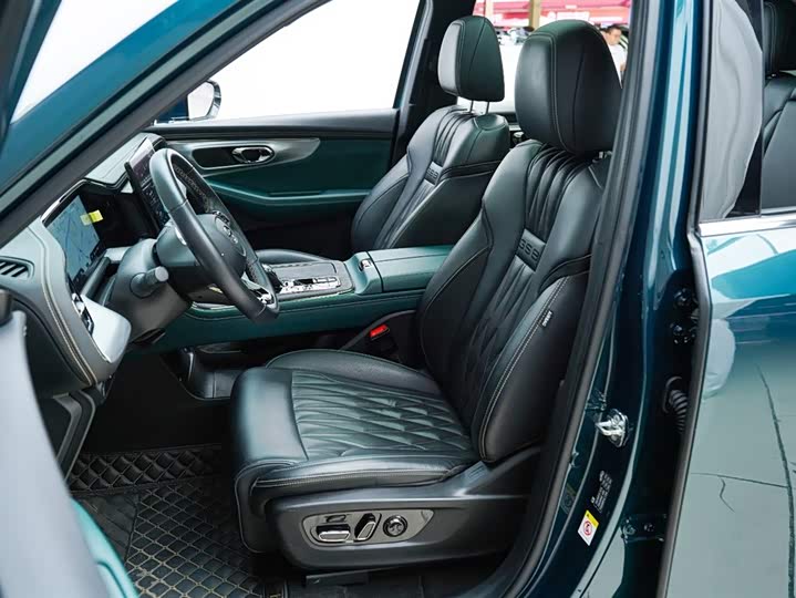 GAC Trumpchi GS8 2022 2022款 双擎系列 2.0TM 两驱尊贵版 （七座）