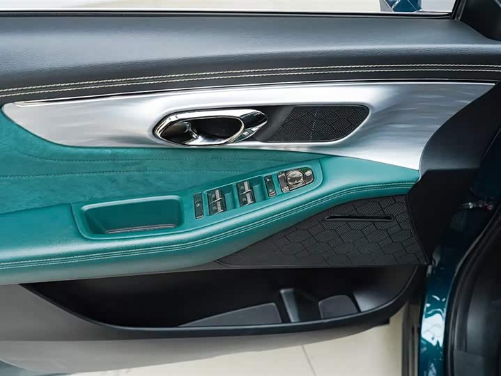 GAC Trumpchi GS8 2022 2022款 双擎系列 2.0TM 两驱尊贵版 （七座）