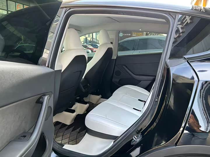 Zdjęcie 5 - Tesla Model Y