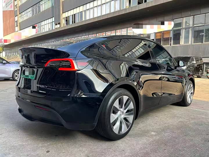 Zdjęcie 9 - Tesla Model Y