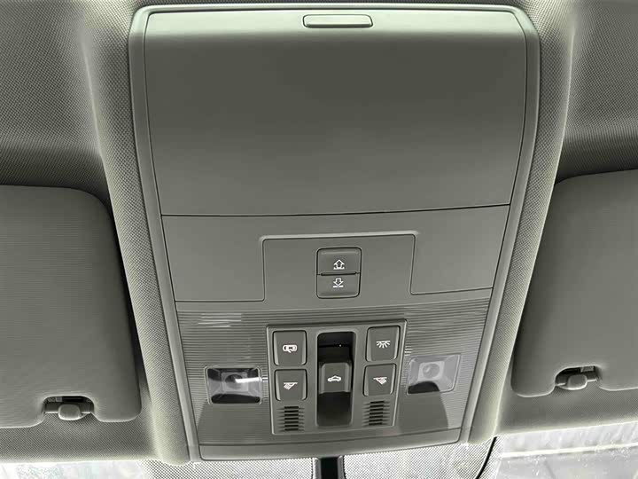 Фото 8 - Volkswagen Tiguan L Pro