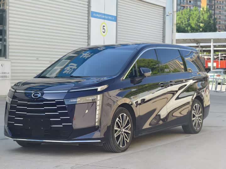 Фото 1 - GAC Trumpchi E8