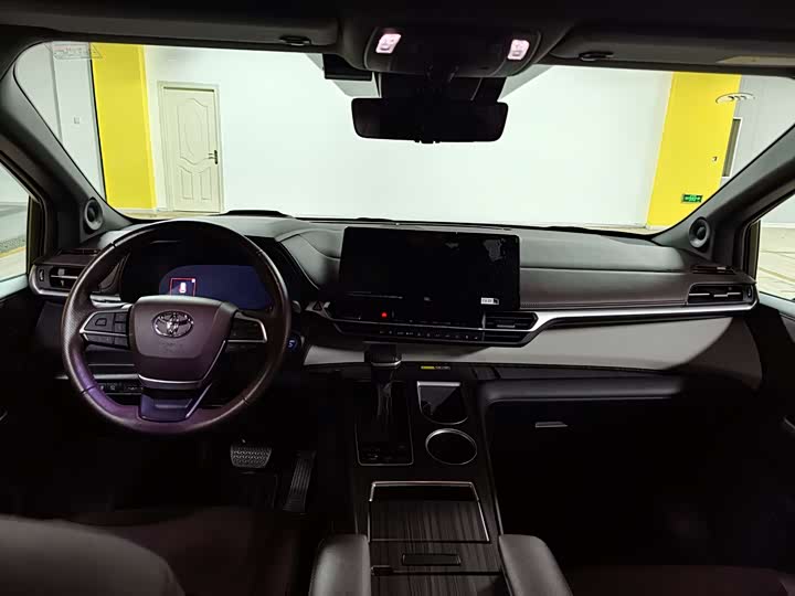 Фото 5 - Toyota Granvia