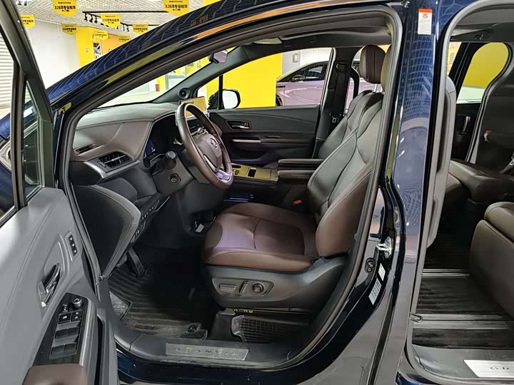Фото 7 - Toyota Granvia