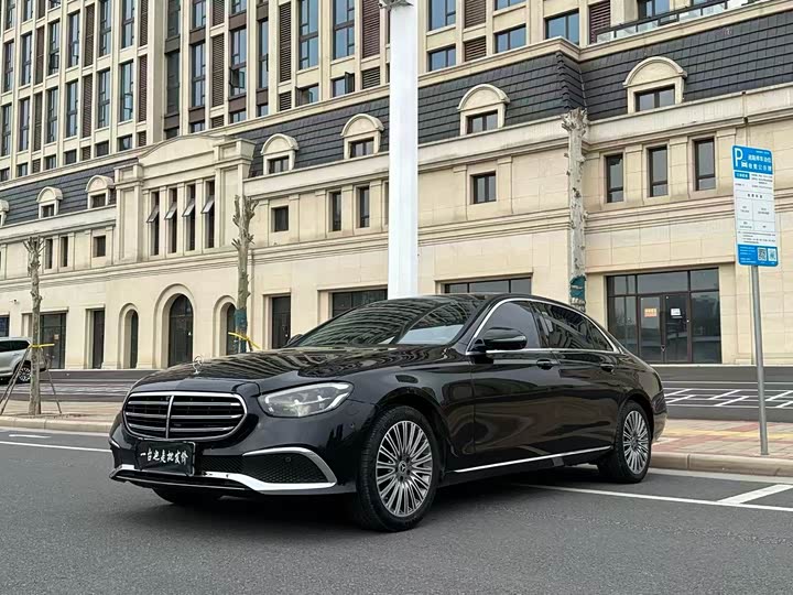 Фото 1 - Mercedes-Benz E-Class