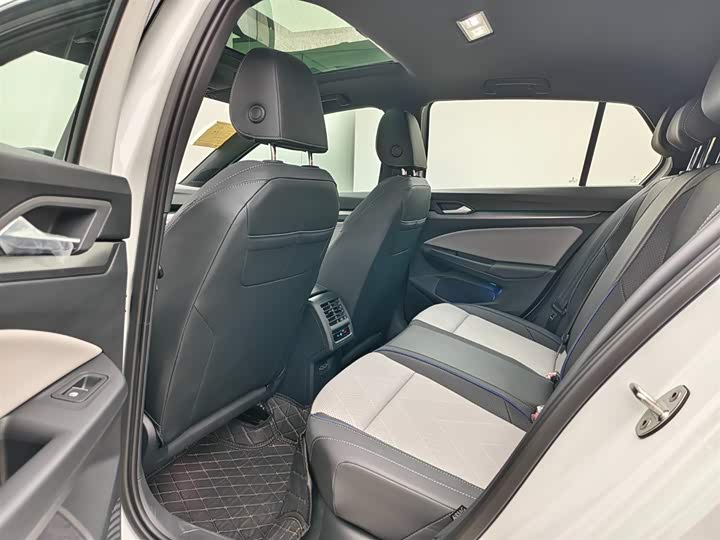 Volkswagen Golf 2025 2025款 300TSI R-Line