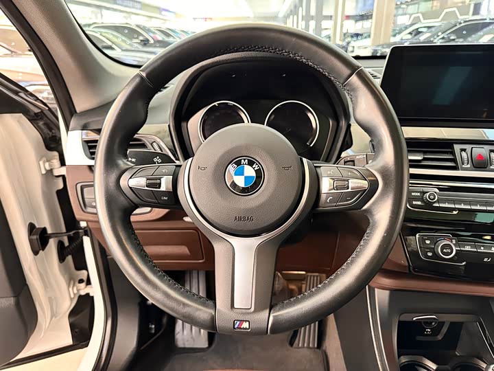 Фото 9 - BMW X1
