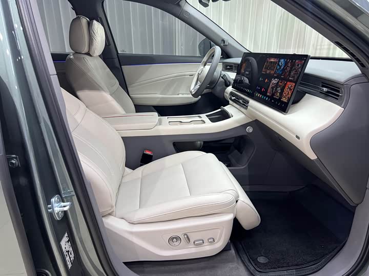 Фото 9 - Hongqi HS6 Hybrid