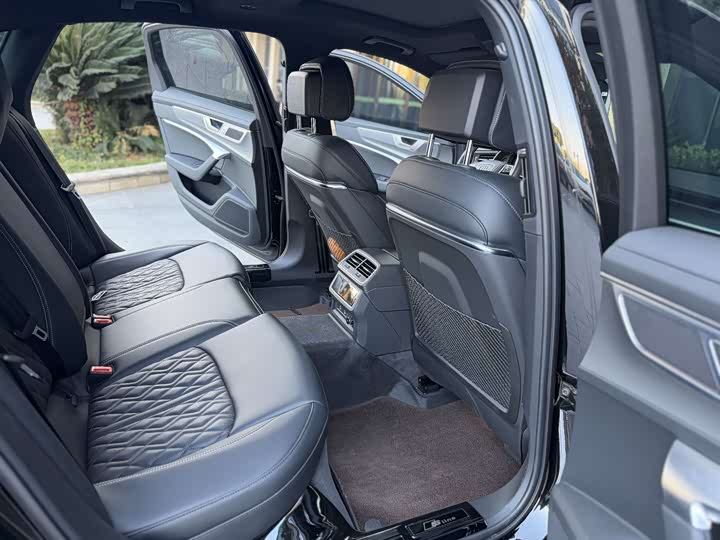 Фото 7 - Audi A6L
