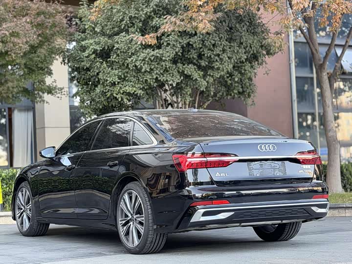 Фото 8 - Audi A6L