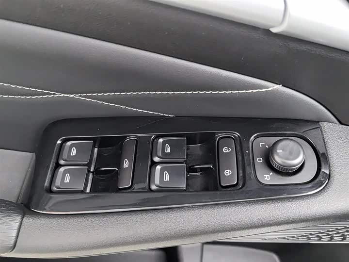 Фото 9 - Geely Emgrand