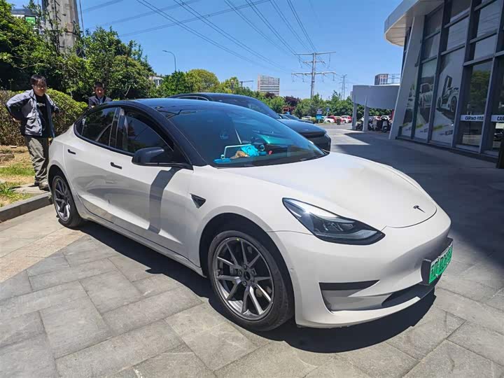 Фото 1 - Tesla Model 3