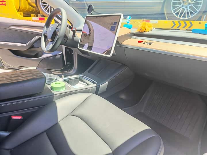 Фото 9 - Tesla Model 3