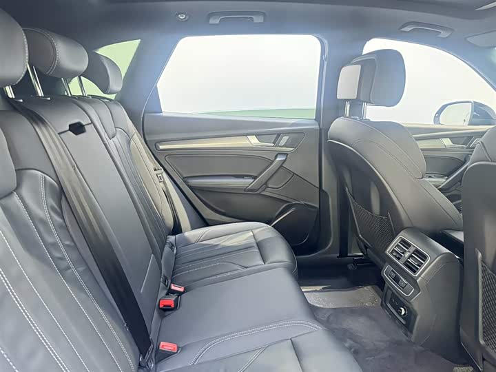 Фото 7 - Audi Q5L