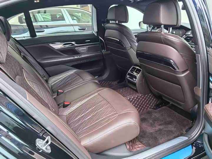 Фото 6 - BMW 7 Series