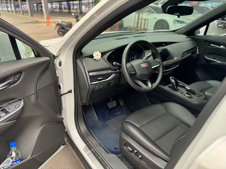 Фото 4 - Cadillac XT4
