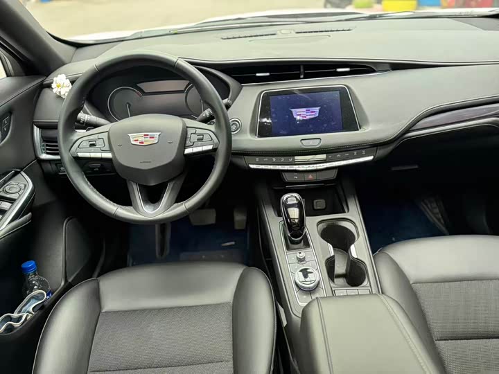 Фото 7 - Cadillac XT4