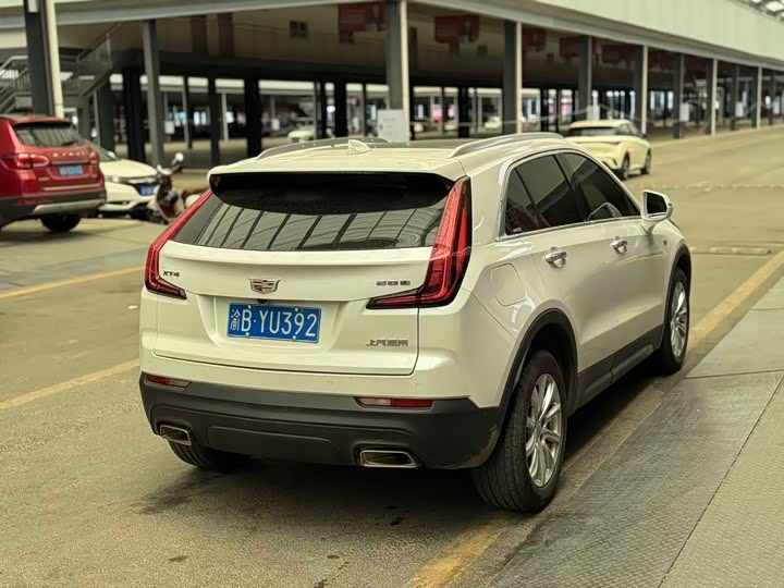 Фото 8 - Cadillac XT4