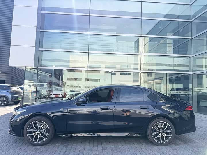 Фото 2 - BMW 5 Series