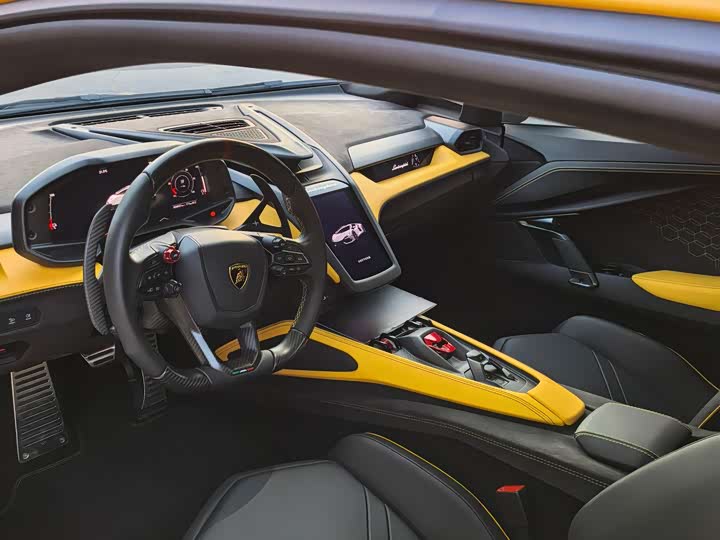 2023 Lamborghini Revuelto