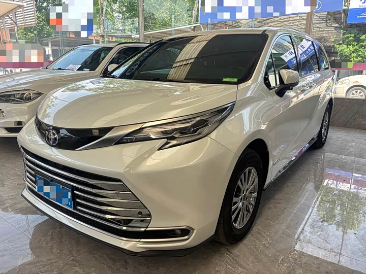 Фото 1 - Toyota Sienna