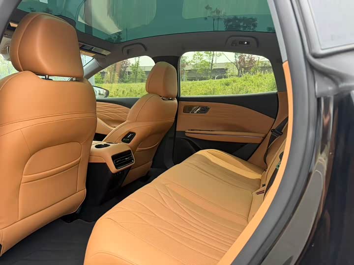 Zdjęcie 4 - Geely Galaxy Starshine 8 EM-i