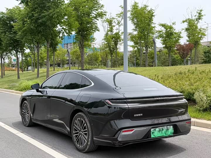Zdjęcie 7 - Geely Galaxy Starshine 8 EM-i