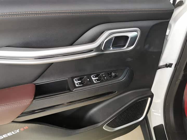Geely Okavango 2022 2022款 1.8TD 自动尊贵型 7座