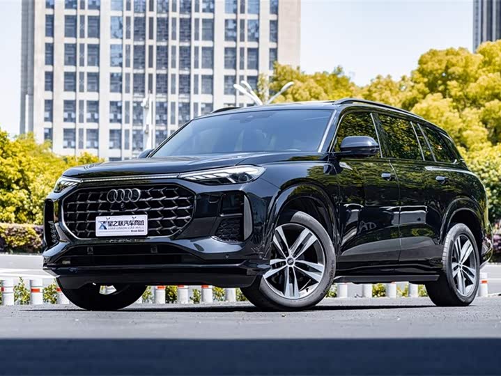 Фото 2 - Audi Q6