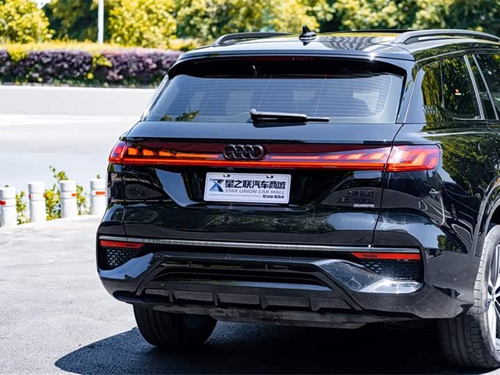 Фото 8 - Audi Q6