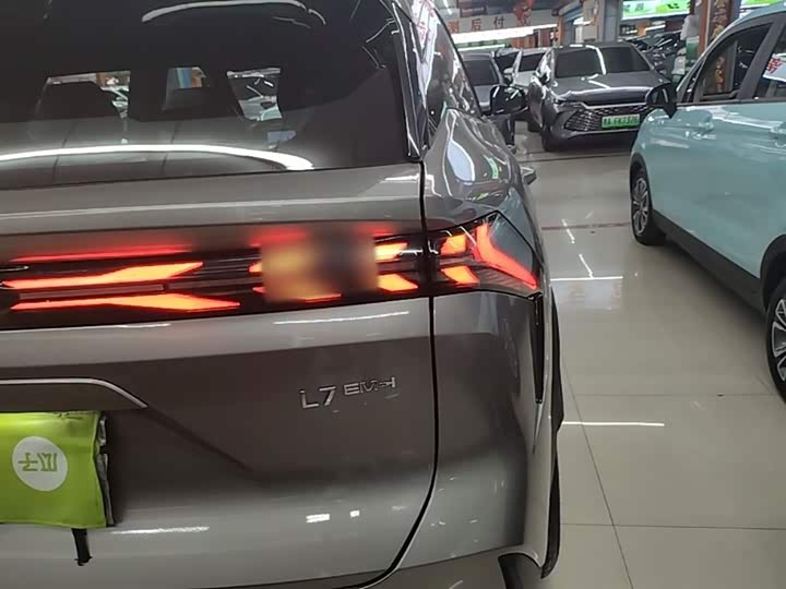 Geely Galaxy L7 2025 2025款 EM-i 115km 探索+版