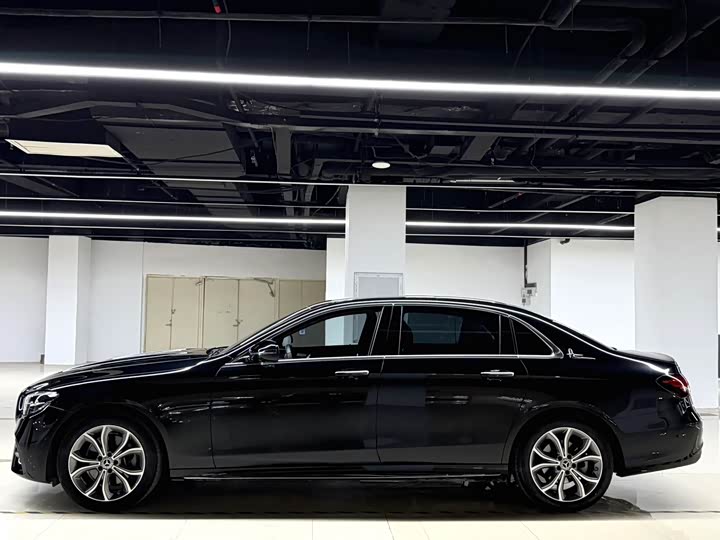 Фото 3 - Mercedes-Benz E-Class