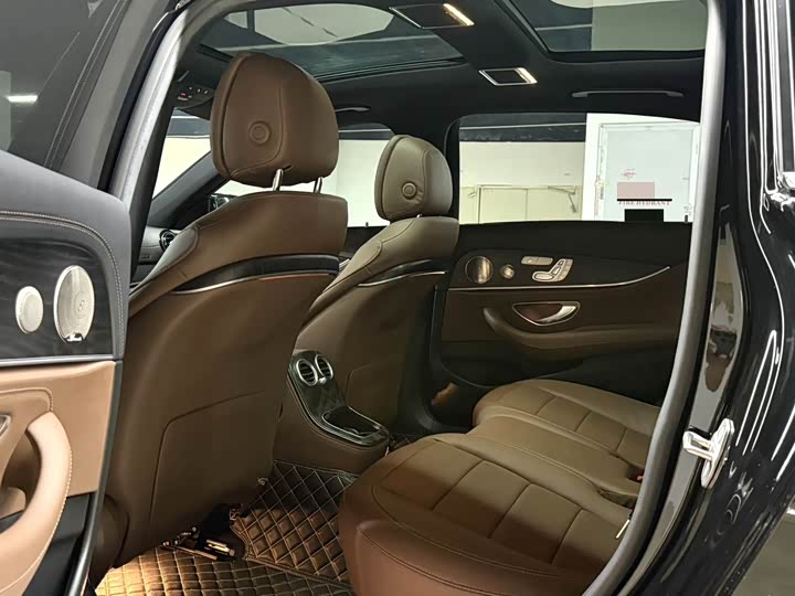 Фото 6 - Mercedes-Benz E-Class