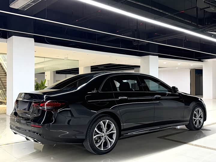 Фото 9 - Mercedes-Benz E-Class