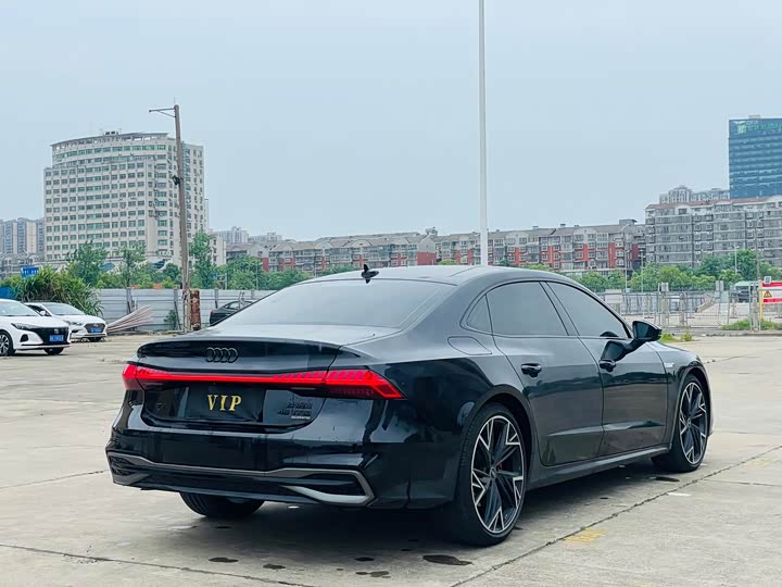 Audi A7L 2025 2025款 45 TFSI quattro 黑武士版