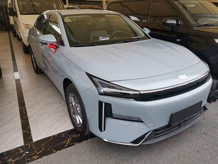 Geely Galaxy L6 2025 2025款 EM-i 60km 启航版